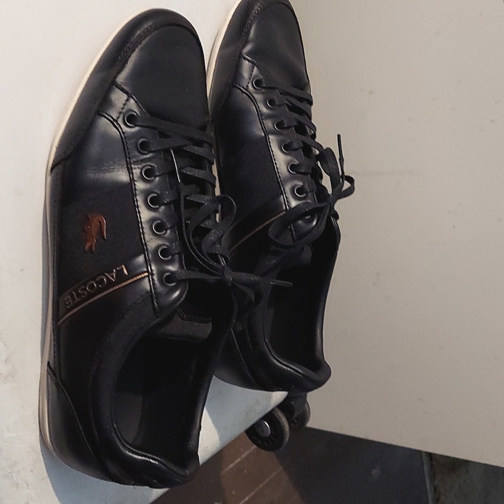 Lacoste sneakers size 9 (usa)